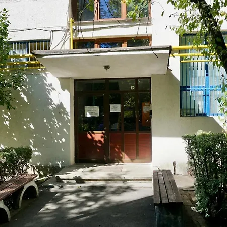 Апартаменты Chic And Sunny Downtown Брашов