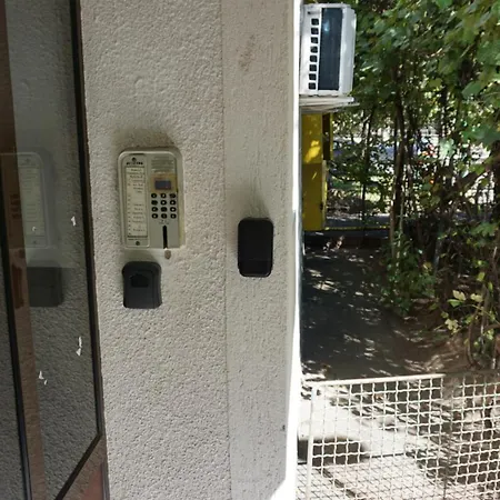 Chic And Sunny Downtown Брашов