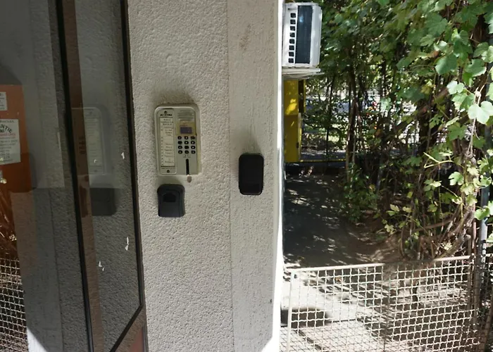 Chic And Sunny Downtown Брашов