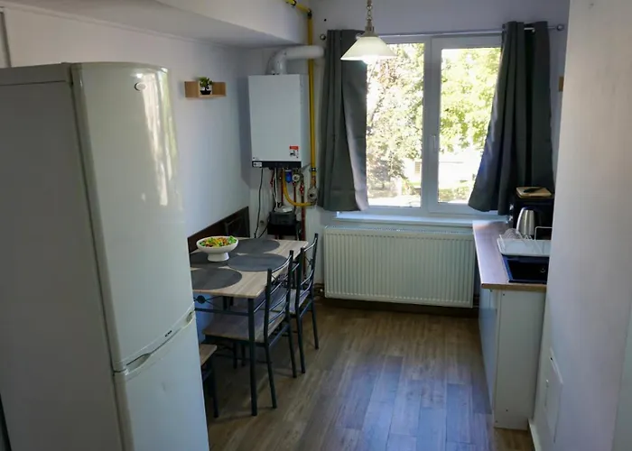 Chic And Sunny Downtown Апартаменты *